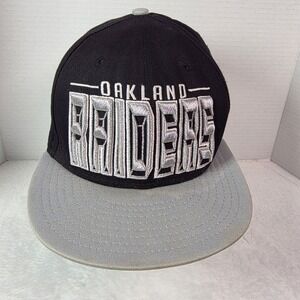 New Era Oakland Raiders NFL 9Fifty Snapback Cap Spellout Raised silver Letters